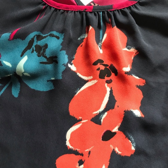 Floral Flutter Sleeve Blouse - Picture 4 of 4